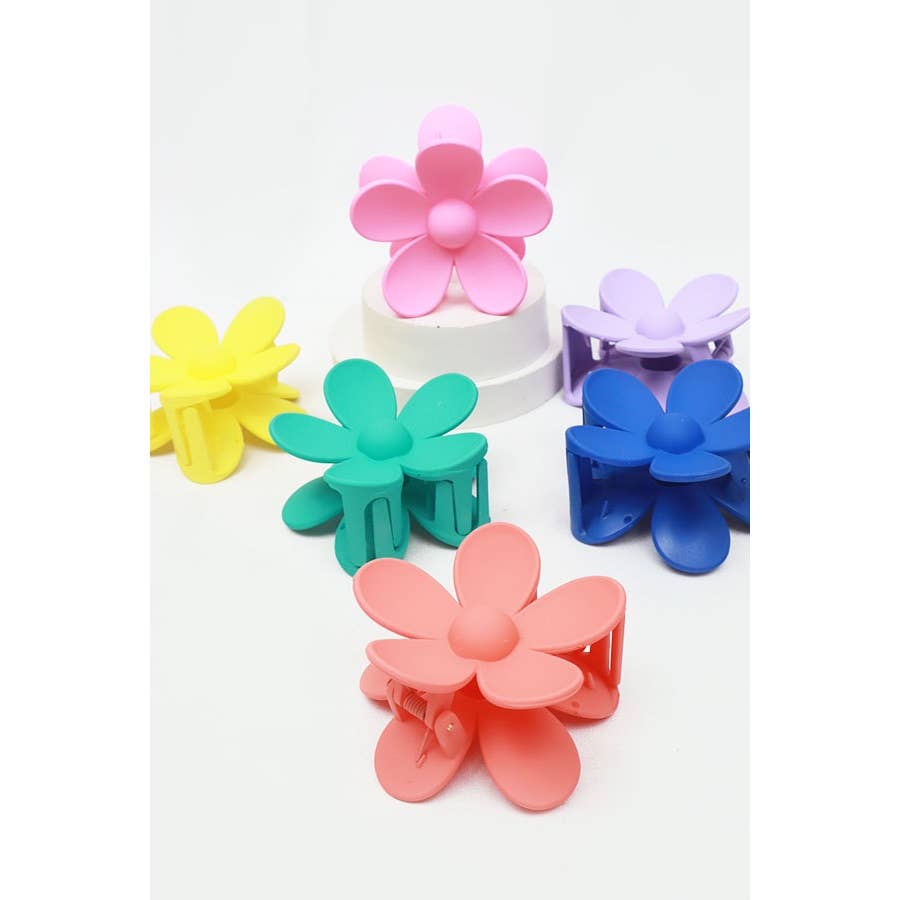 Matte Daisy Hair Claw - The Ruffled Bull Boutique